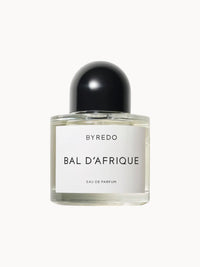 Bal d'Afrique von BYREDO – ein sinnlicher Duft als imaginäre Reise nach Afrika. Inspiriert von Ben Gorhams persönlicher Geschichte, mit Noten von Neroli, Tagetes und marokkanischem Zedernholz.