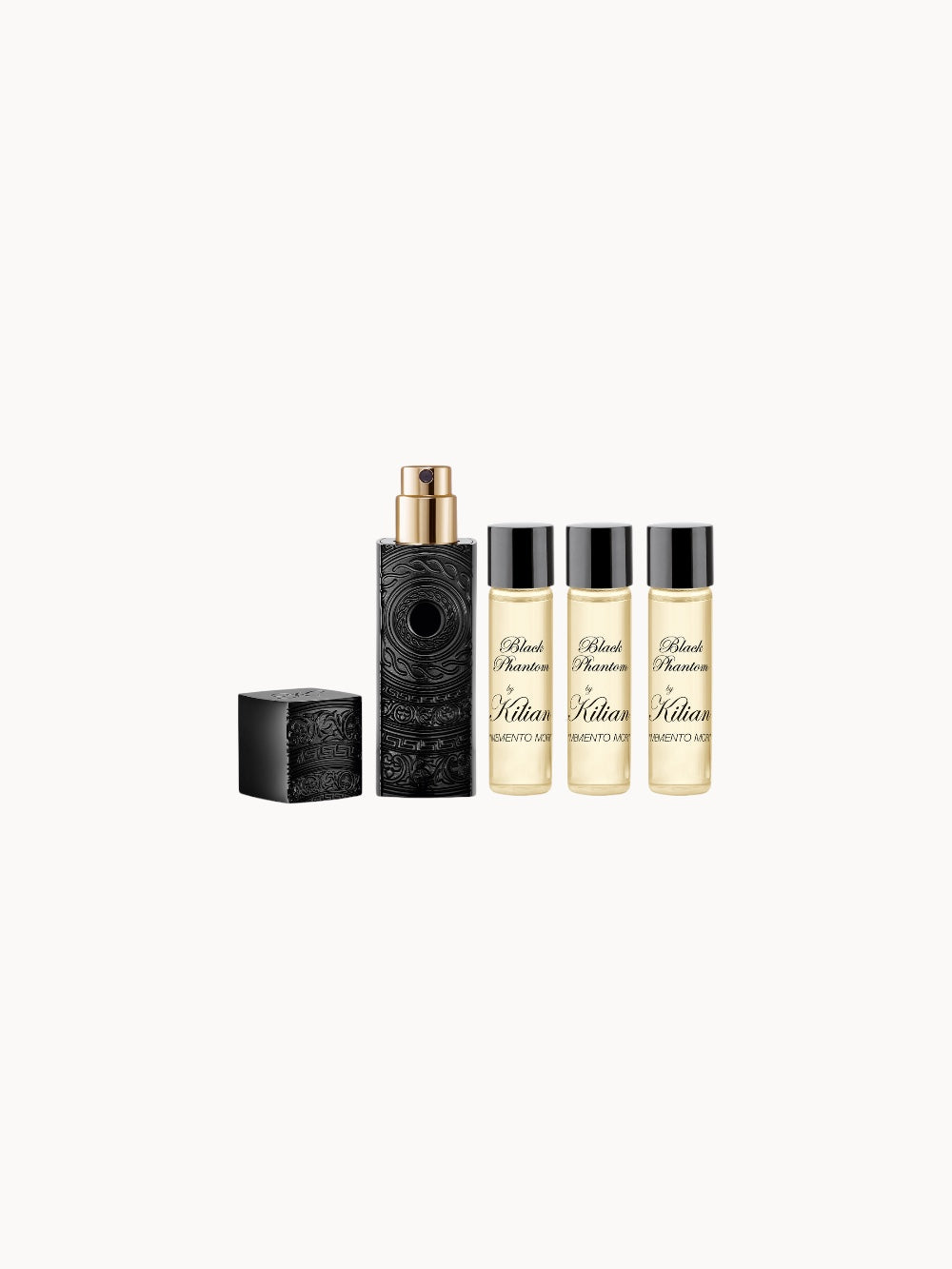 Black Phantom – Memento Mori Travel Set von KILIAN: Edles Reisespray mit vier 7,5 ml Refills. Der luxuriös-dunkle Duft aus Rum, Kaffee, Vetiver & Sandelholz – sinnlich & geheimnisvoll für unterwegs.
