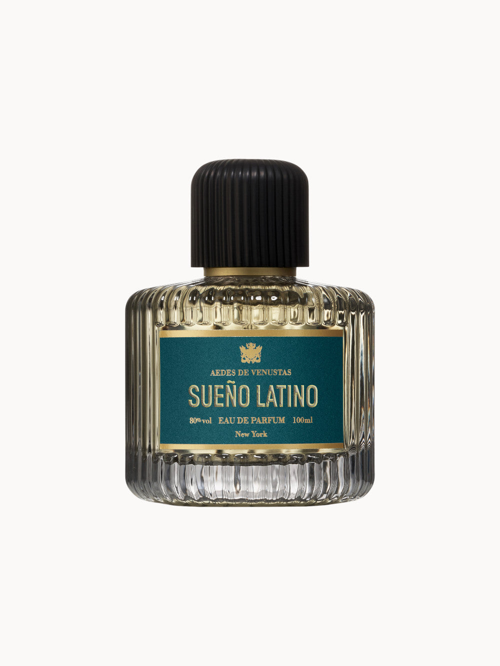 Flakon des Eau de Parfum Sueño Latino von Aedes de Venustas – 100 ml, luxuriöses Design mit geriffeltem Glas, schwarzem Verschluss und grüner Etikette mit goldener Schrift.