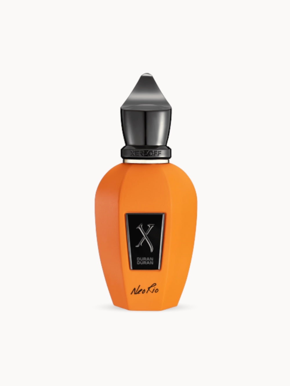 NeoRio von Xerjoff – ein mutiger Duft mit kandierter Feige, Rum, Safran und Tonkabohne. Inspiriert von Duran Duran, voller Energie, Kreativität und zeitloser Eleganz.